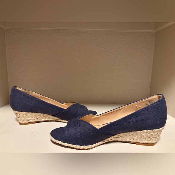 Kelly & Katie Navy Peep Toe Espadrille Flats Size 6.5 - Picture 5 of 7